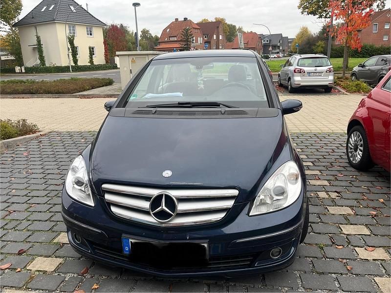 Blau Gebraucht 2005 Mercedes B180 Van / Kleinbus | 5.000 € (Fairer Preis) - Bild 1/4