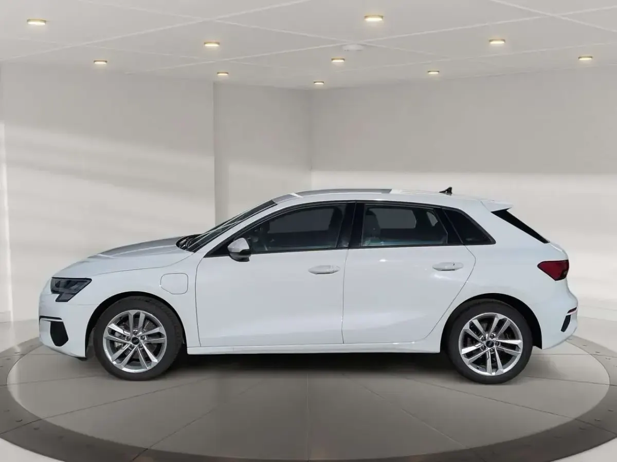 Używany Audi A3 Performance 204 KM (150 kW) 2022 Biały Sedan/Limuzyna