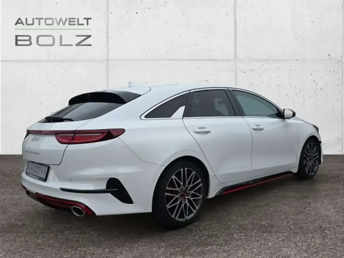 Gebraucht Kia ProCeed 204 PS (150 kW) 2023 Deluxe white Kombi