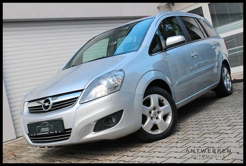 Silber Gebraucht 2009 Opel Zafira Innovation Van / Kleinbus | 5.950 € (Etwas zu teuer) - Bild 1/4