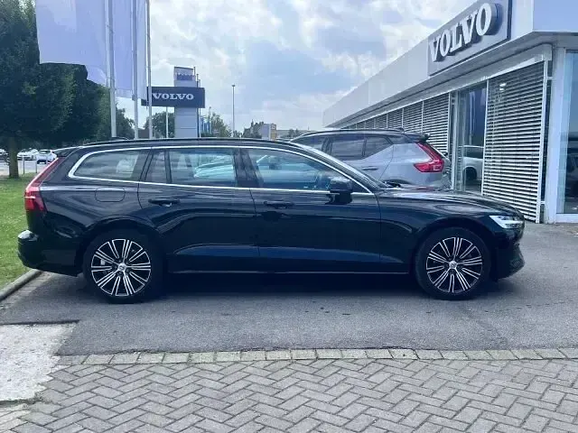 Gebraucht Volvo V60 Core 197 PS (144 kW) 2024 Schwarz Kombi