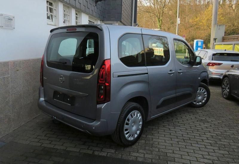 Gebraucht Opel Combo Life Edition 131 PS (96 kW) 2022 Kontrast grau/quarz silber Van / Kleinbus