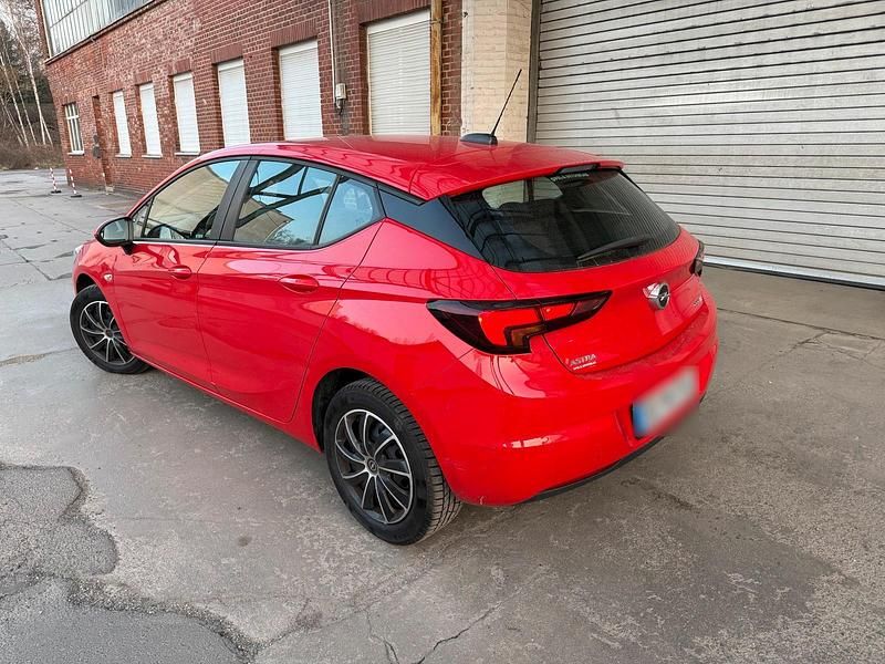 Gebraucht Opel Astra 105 PS (77 kW) 2017 Rot Limousine