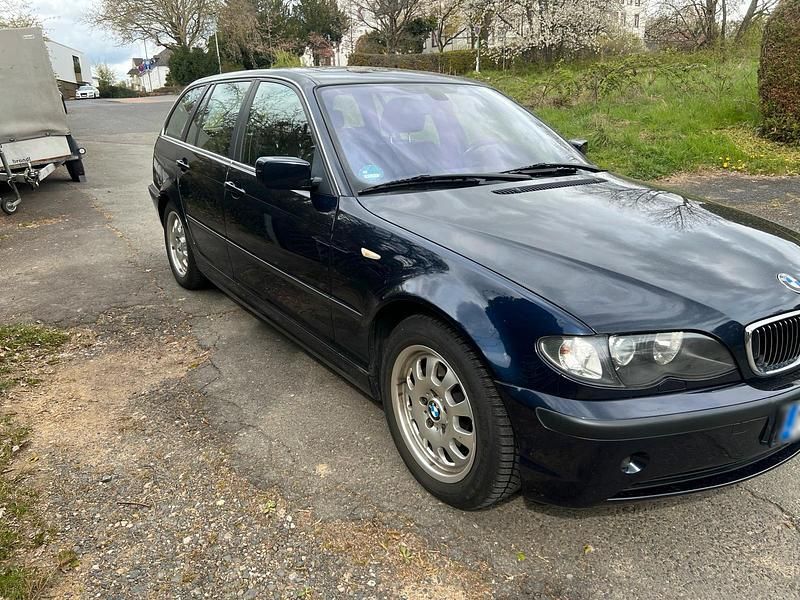 Second-hand BMW 325 191 CP (140 kW) 2004 Albastru Break