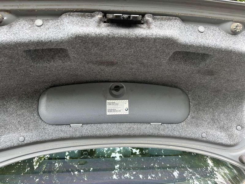 Silber Gebraucht 2004 BMW 320 Limousine | 800 € (Superpreis) - Bild 1/4