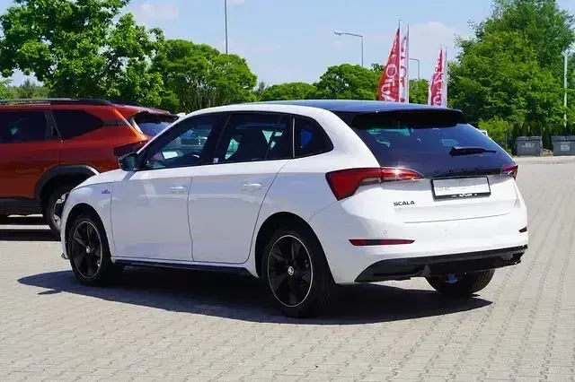 Gebraucht Skoda Scala Monte Carlo 95 PS (69 kW) 2021 Candy weiss Kleinwagen