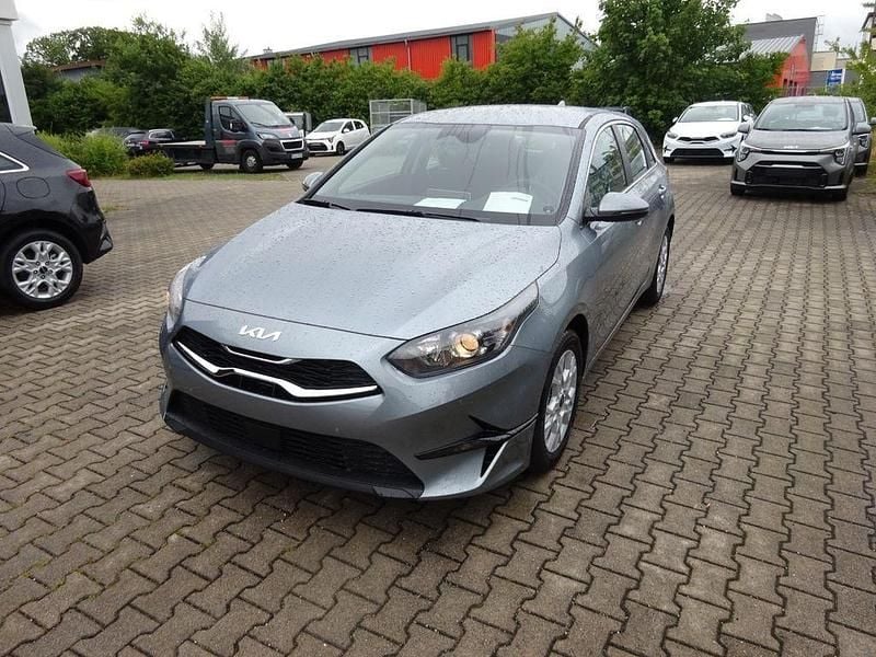 Silber Neu 2025 Kia Ceed Kleinwagen | 23.490 € (Guter Preis) - Bild 1/4