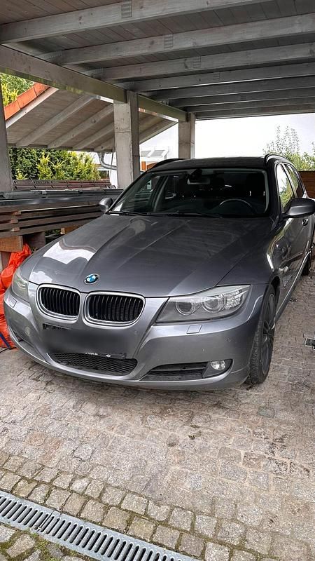 Grau Gebraucht 2010 BMW 320 Kombi | 4.500 € (Superpreis) - Bild 1/4