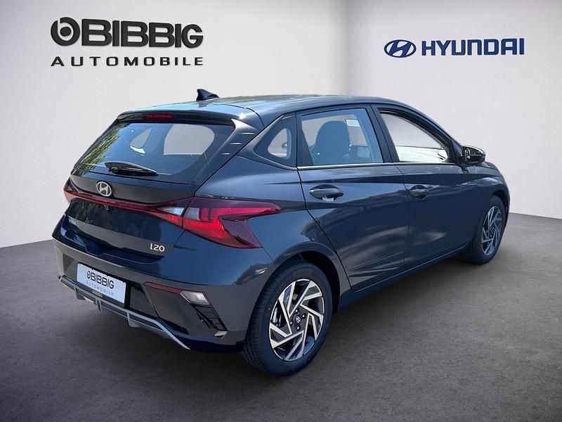 Gebraucht Hyundai i20 Trend 101 PS (74 kW) 2024 Schwarz Limousine