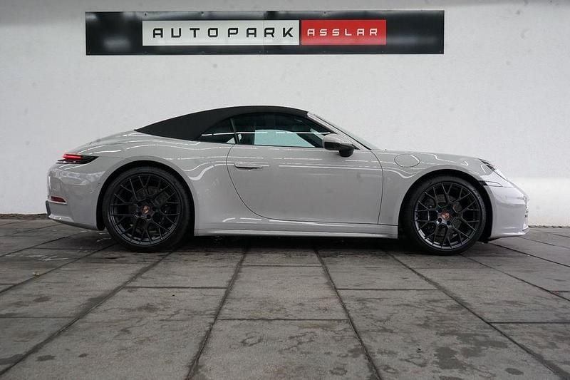 Gebraucht Porsche 992 394 PS (289 kW) 2025 Grau Cabrio