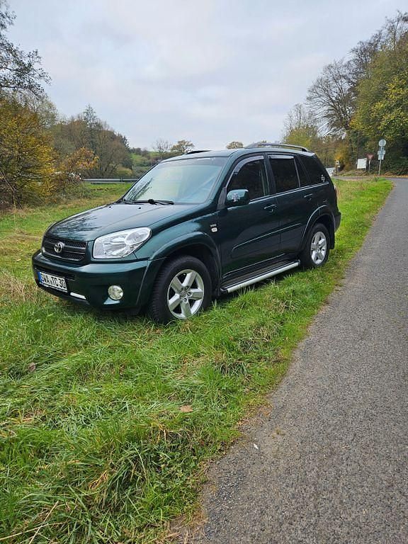 Grün Gebraucht 2004 Toyota RAV4 SUV | 11.900 € - Bild 1/4