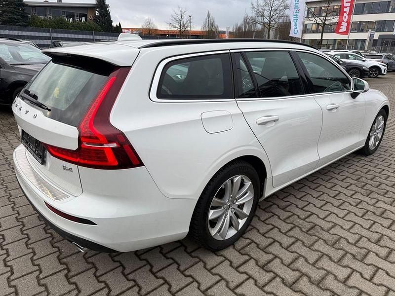 Gebraucht Volvo V60 Core 197 PS (144 kW) 2022 Weiß Kombi