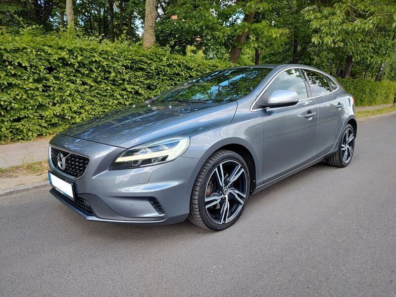 Grau Gebraucht 2019 Volvo V40 Business Edition Kombi | 14.500 € (Fairer Preis) - Bild 1/4