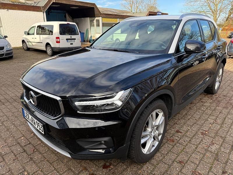 Schwarz Gebraucht 2020 Volvo XC40 Momentum SUV | 30.499 € (Fairer Preis) - Bild 1/4