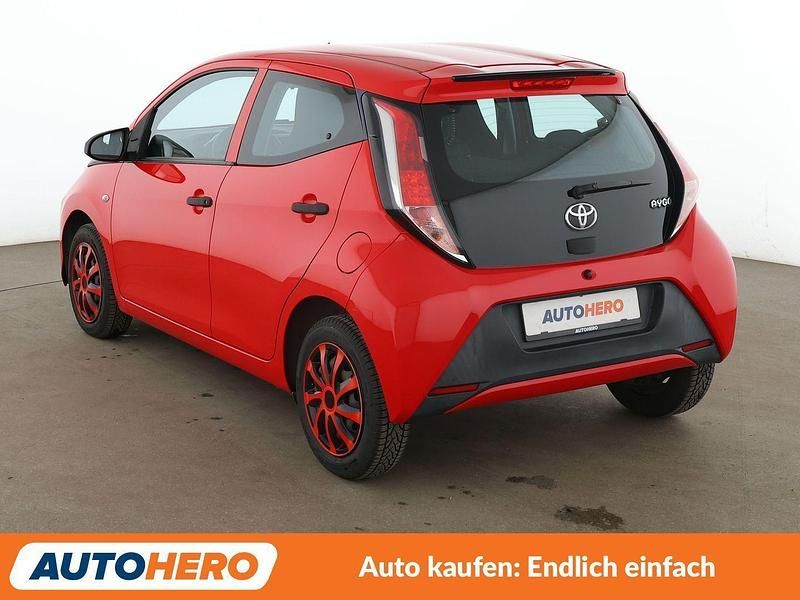 Gebraucht Toyota Aygo 69 PS (50 kW) 2016 Rot Kleinwagen