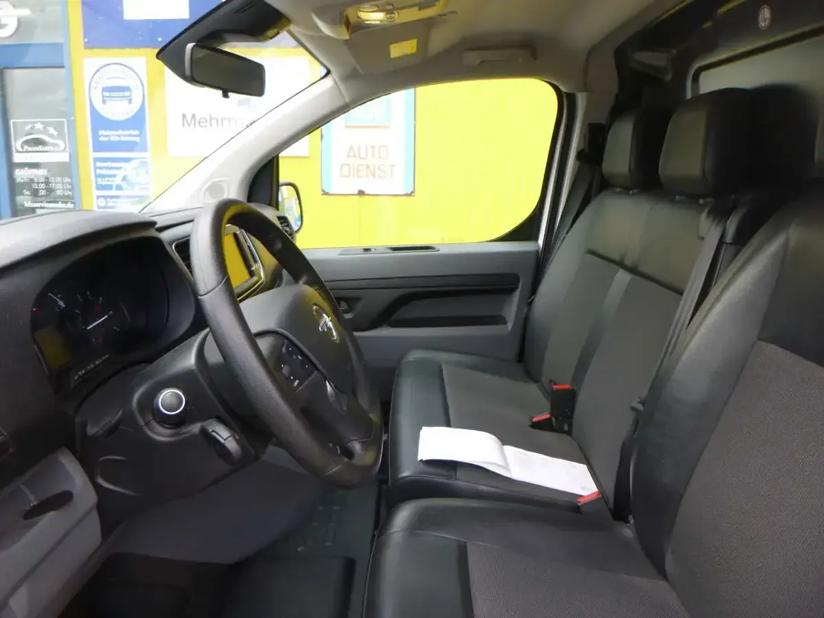 Gebraucht Opel Vivaro Edition 120 PS (88 kW) 2021 Jade weiss/arktis weiss Van / Kleinbus