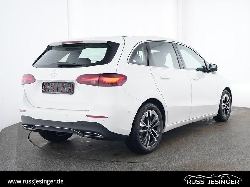 Gebraucht Mercedes B200 Progressive 163 PS (119 kW) 2025 Polarweiß Van / Kleinbus