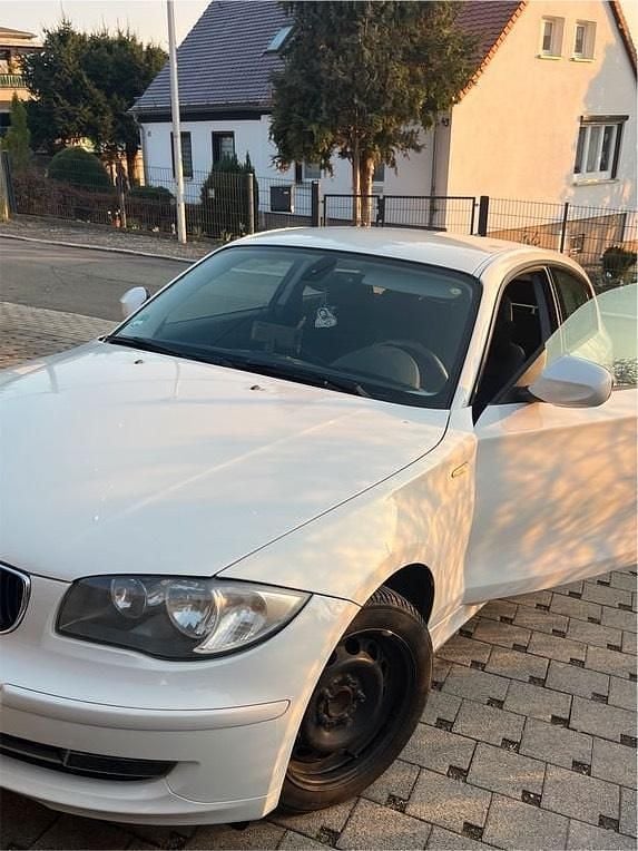 Gebraucht BMW 116 122 PS (89 kW) 2011 Weiß Kleinwagen