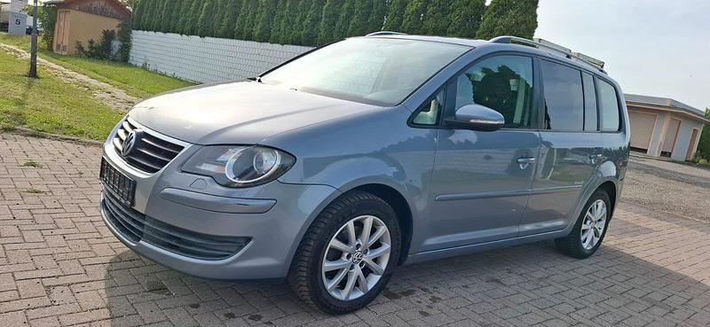 Grau Gebraucht 2009 VW Touran Freestyle Van / Kleinbus | 2.450 € (Superpreis) - Bild 1/4
