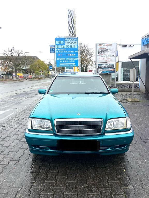 Grün Gebraucht 1997 Mercedes C180 Elegance Limousine | 2.900 € (Guter Preis) - Bild 1/4