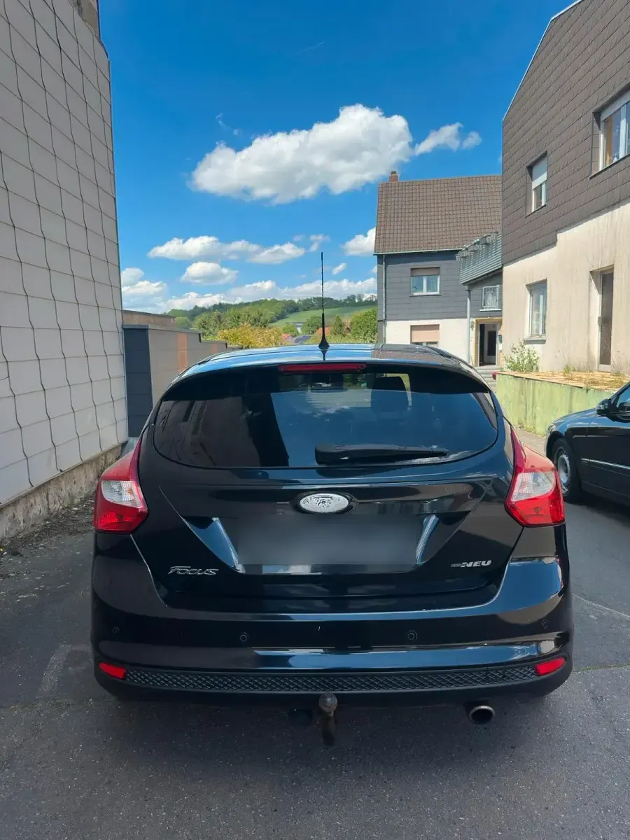 Gebraucht Ford Focus 150 PS (110 kW) 2011 Schwarz Kleinwagen