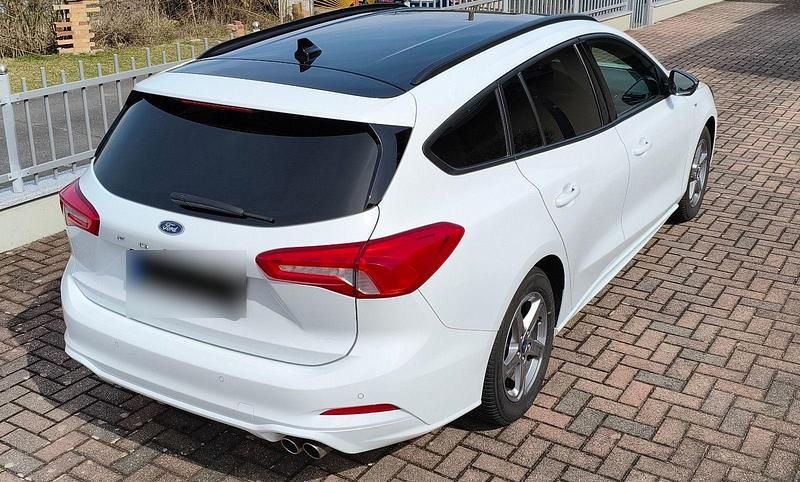 Gebraucht Ford Focus ST-Line 125 PS (91 kW) 2019 Weiß Kombi