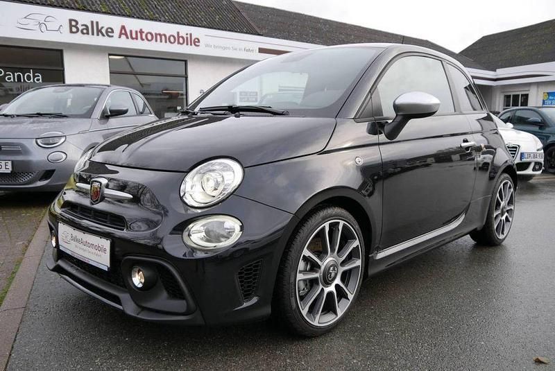Scorpione schwarz metallic Gebraucht 2022 Abarth 595 Turismo Kleinwagen | 21.990 € (Fairer Preis) - Bild 1/4