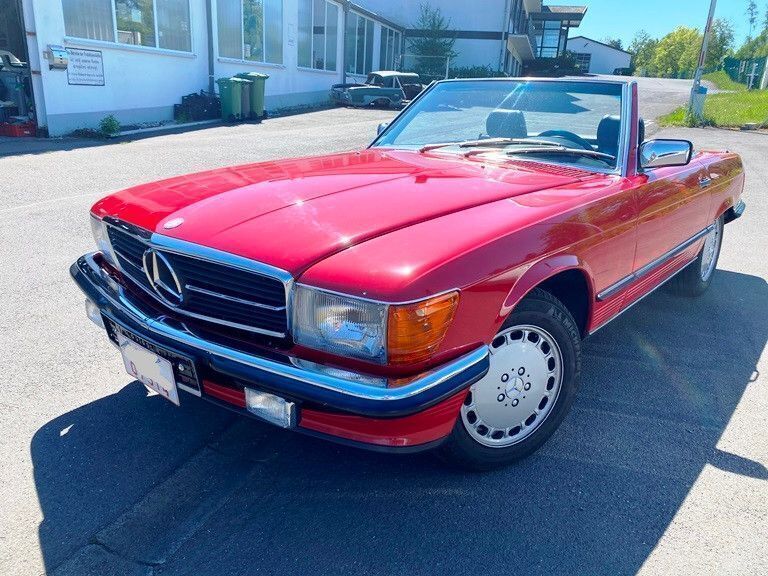 Rot Gebraucht 1988 Mercedes 560 Cabrio | 49.500 € - Bild 1/4
