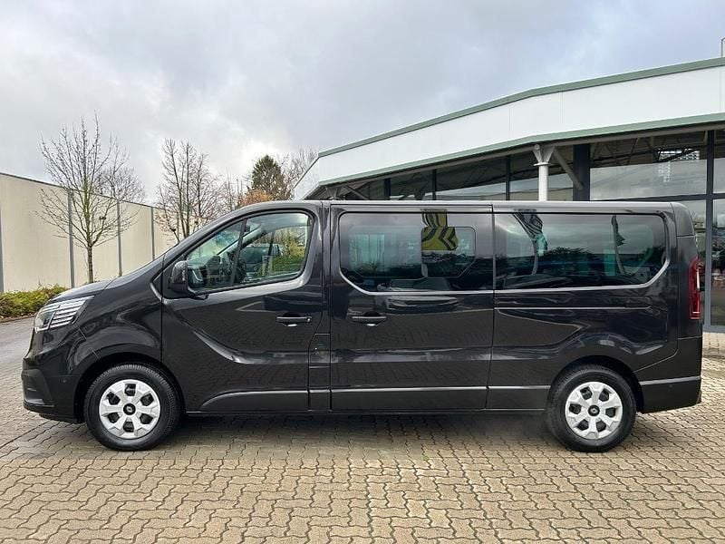 Gebraucht Renault Trafic Evolution 150 PS (110 kW) 2024 Midnightblackmetallic (schwarz) Van / Kleinbus