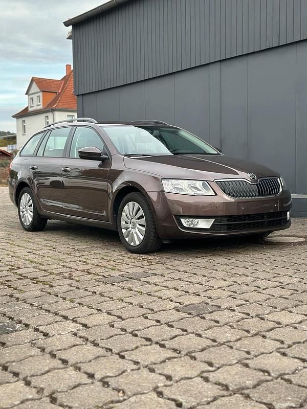 Andere farben Gebraucht 2016 Skoda Octavia Kombi | 10.500 € (Superpreis) - Bild 1/4