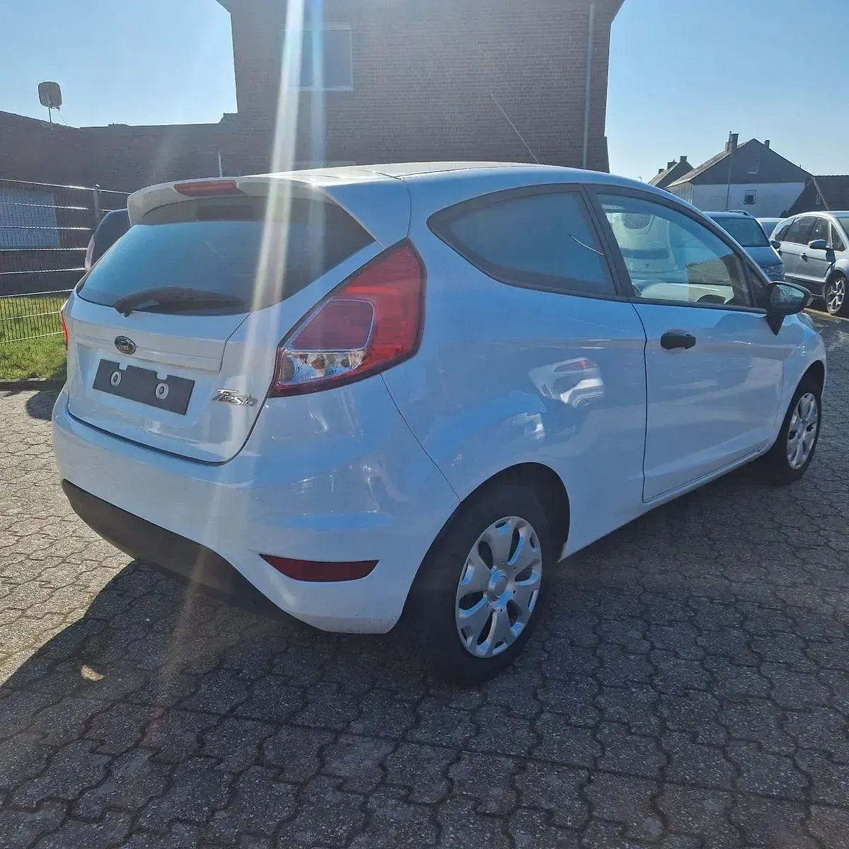 Gebraucht Ford Fiesta Ambiente 60 PS (44 kW) 2017 Weiß Kleinwagen