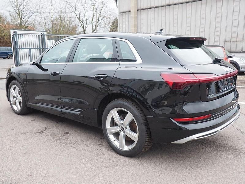 Gebraucht Audi e-tron S-Line 300 kW (408 PS) 2022 Schwarz SUV