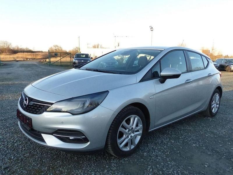 Gebraucht Opel Astra Basis 131 PS (96 kW) 2020 Silber Limousine