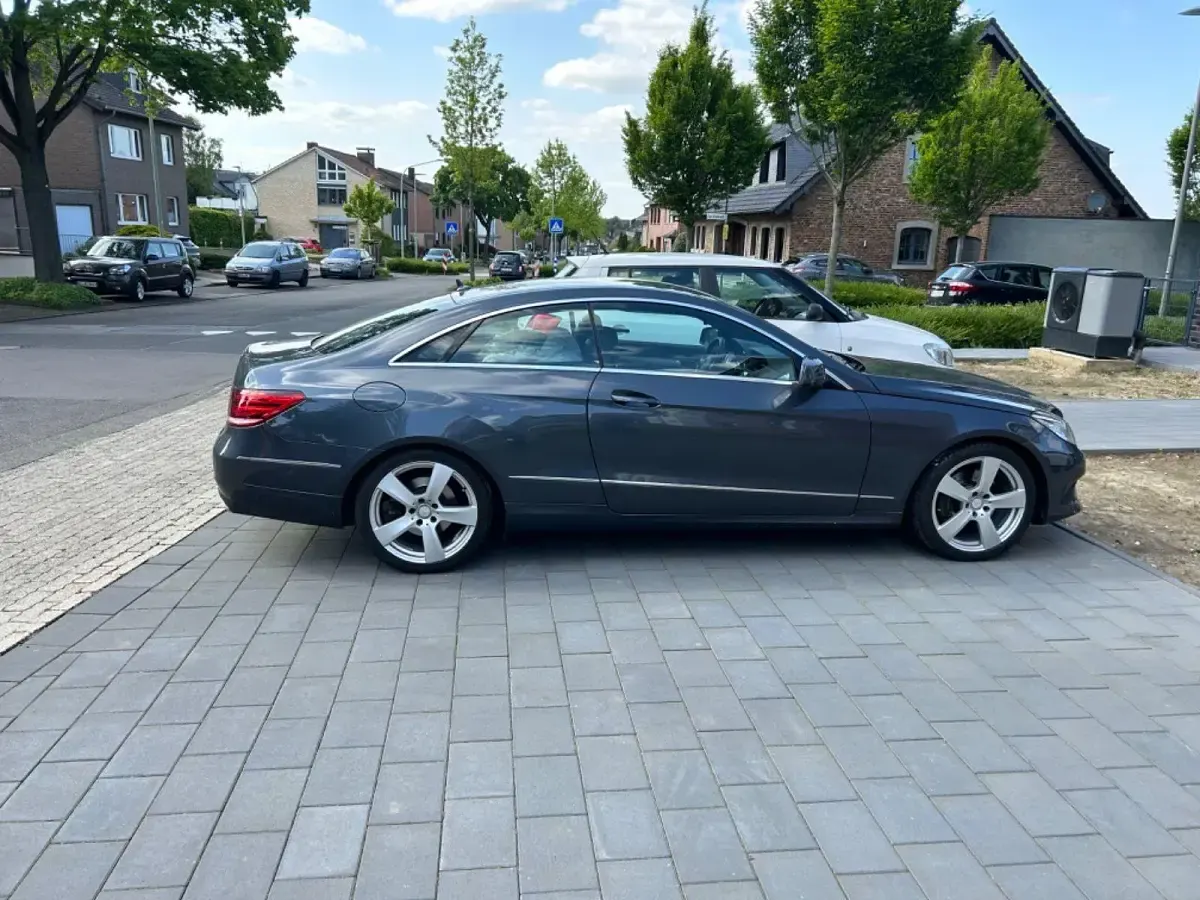 Usata Mercedes E200 184 CV (135 kW) 2014 Grigio Coupé