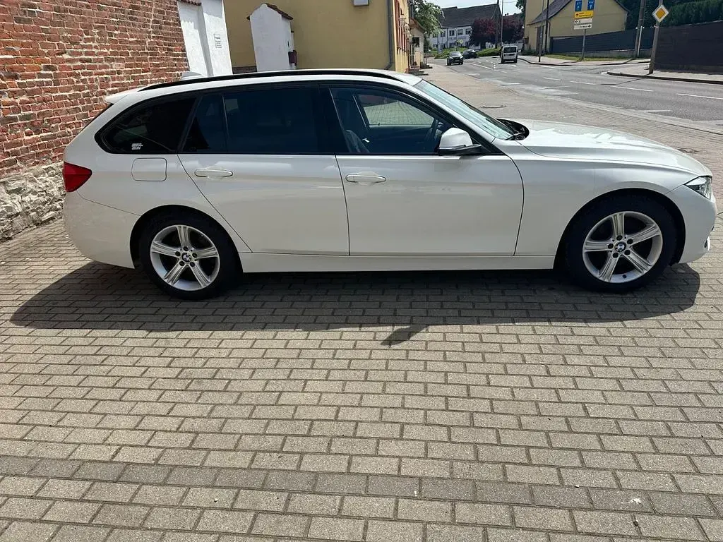 Gebraucht BMW 330 Sport Line 258 PS (189 kW) 2018 Weiß Kombi