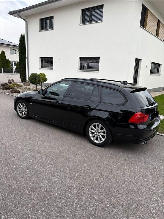 Gebraucht BMW 320 Sport Line 184 PS (135 kW) 2011 Schwarz Kombi