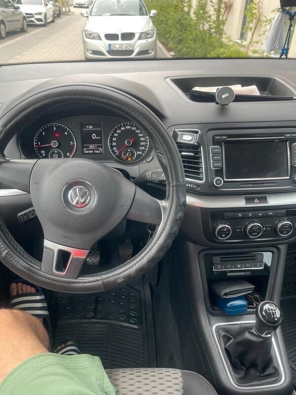 Weiß Gebraucht 2012 VW Sharan Trendline Van / Kleinbus | 16.000 € (Teuer) - Bild 1/4
