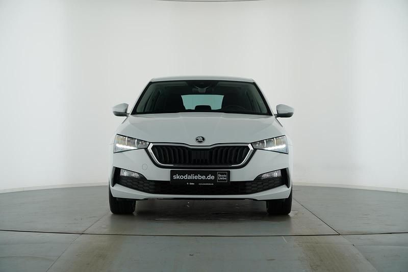 Gebraucht Skoda Scala Clever 110 PS (80 kW) 2022 Moonweiss metallic Kleinwagen