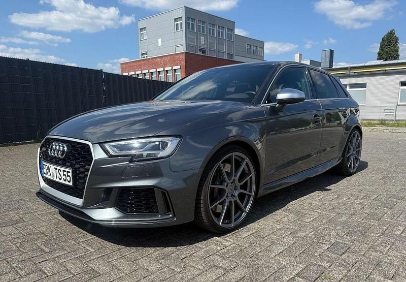 Grau Gebraucht 2019 Audi RS3 Ambiente Kleinwagen | 37.990 € (Superpreis) - Bild 1/4