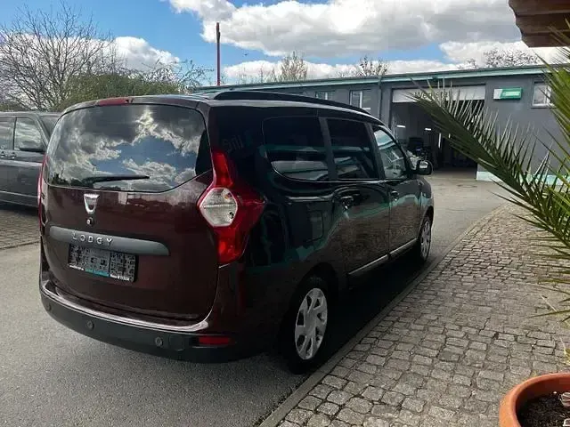Gebraucht Dacia Lodgy Lauréate 116 PS (85 kW) 2017 Braun Van / Kleinbus