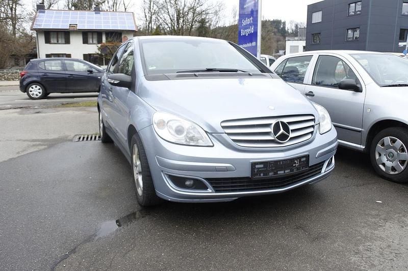 Gebraucht Mercedes B200 Edition 136 PS (100 kW) 2008 Blau Van / Kleinbus