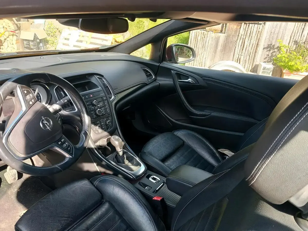 Gebraucht Opel Cascada 145 PS (106 kW) 2013 Rot Cabrio