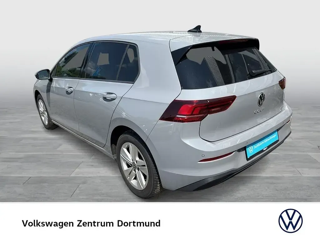 Gebraucht VW Golf VIII Life 150 PS (110 kW) 2025 Mondsteingrau Limousine