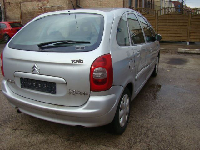 Gebraucht Citroën Xsara Picasso Tonic 116 PS (85 kW) 2004 Silber metallic Van / Kleinbus