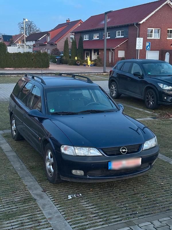 Blau Gebraucht 1998 Opel Vectra Kombi | 1.050 € (Fairer Preis) - Bild 1/4