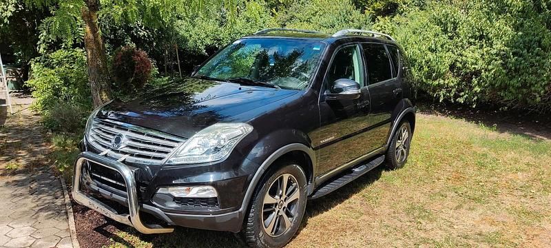 Schwarz Gebraucht 2015 Ssangyong (KGM) Rexton Sapphire SUV | 13.800 € (Superpreis) - Bild 1/4