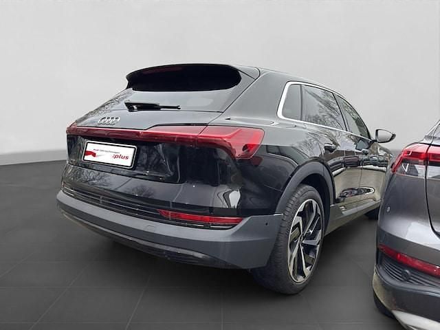 Gebraucht Audi e-tron Ambiente 230 kW (313 PS) 2023 Brillantschwarz SUV