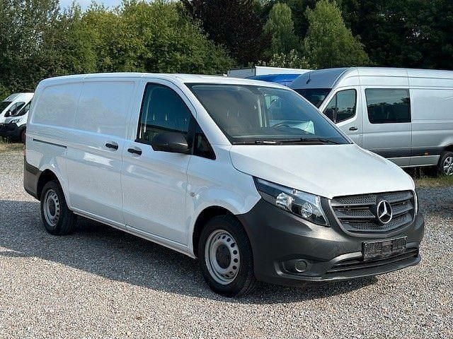 Weiß Gebraucht 2018 Mercedes Vito Van / Kleinbus | 14.102 € (Superpreis) - Bild 1/4