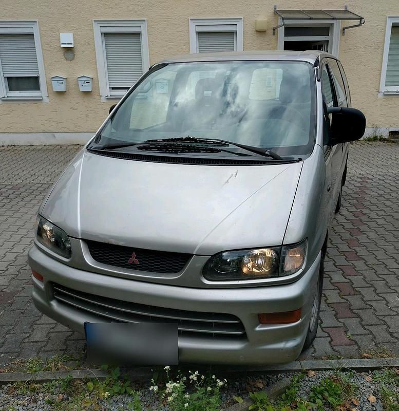 Silber Gebraucht 2000 Mitsubishi Space Gear Van / Kleinbus | 2.100 € - Bild 1/4