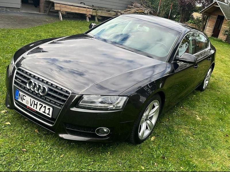 Grau Gebraucht 2009 Audi A5 Sportback Comfort Kleinwagen | 9.299 € (Fairer Preis) - Bild 1/4